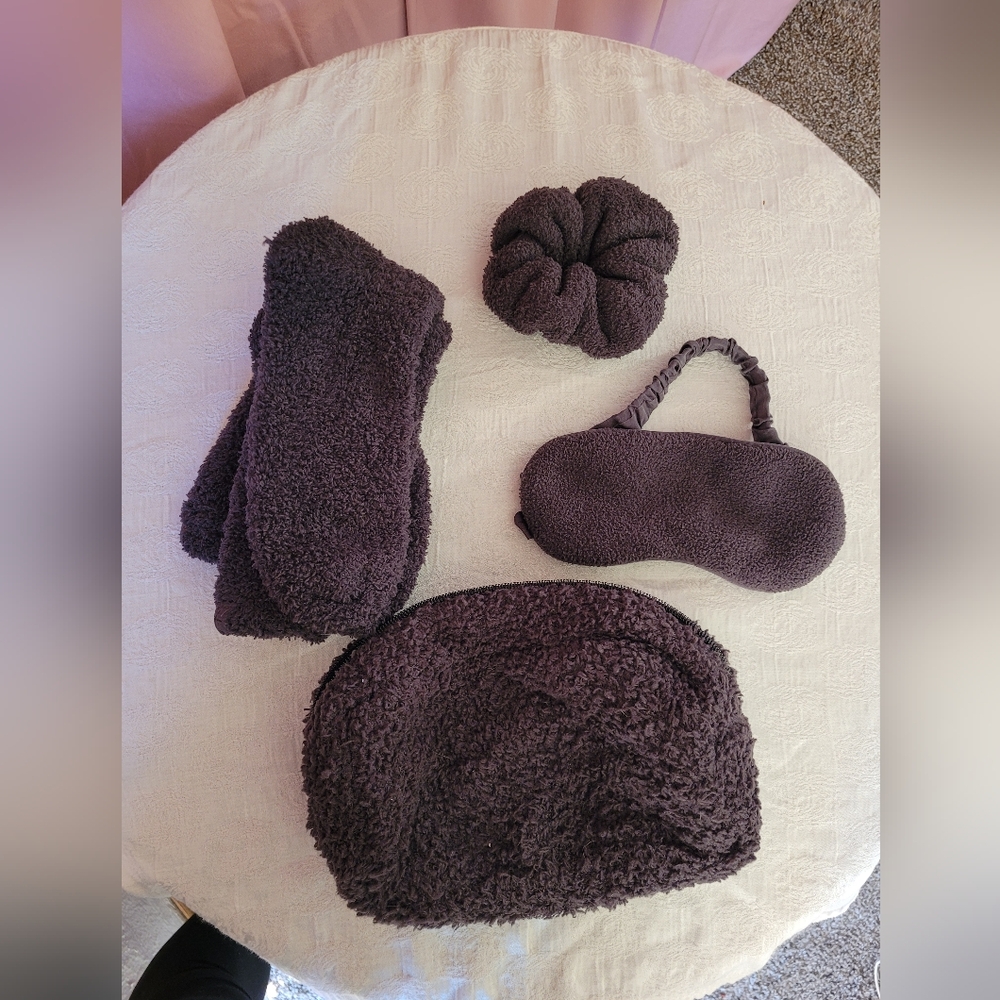 Barefoot Dreams Cozy Travel Set